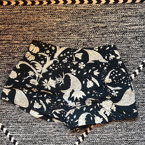 Blue and White patterned Zara shorts - Picture 2 of 4